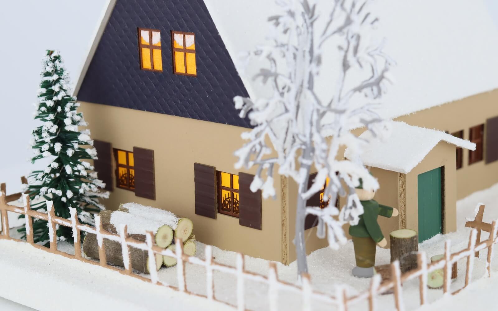 Lichterhaus Erzgebirgshaus mit Weihnachtsstube, klein, 12 cm von Birgit Uhlig_3