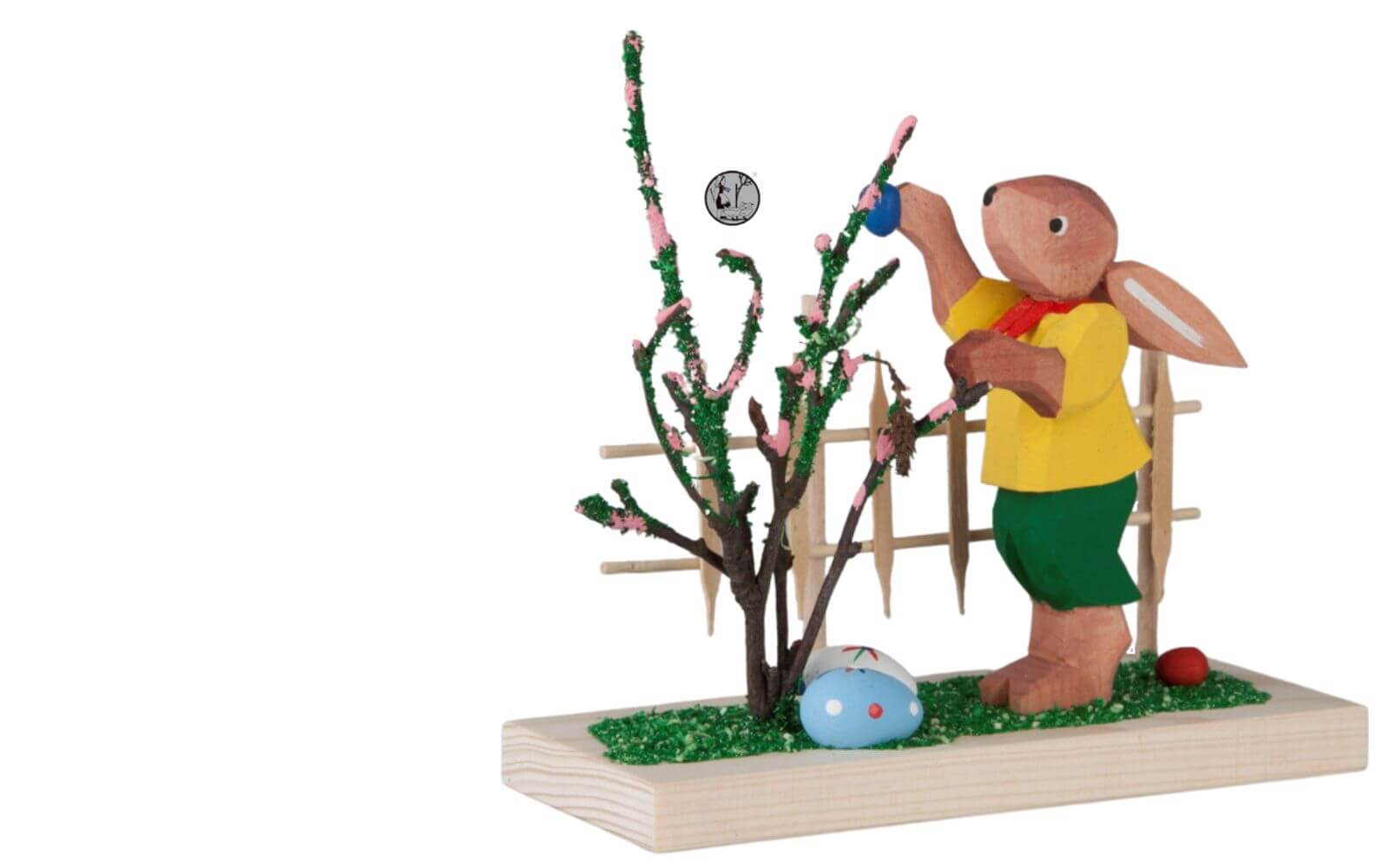 Easter bunny with garden fence, carved by Bettina Franke
