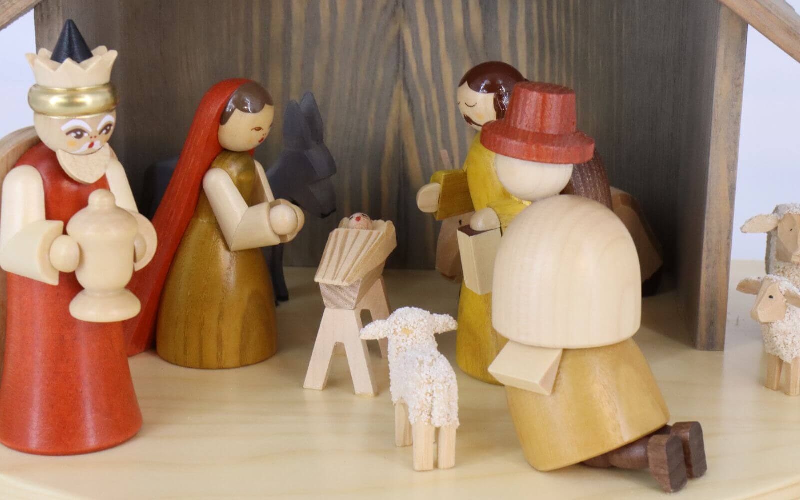 Base for tea lights with nativity scene, 20 cm by Richard Glässer_3