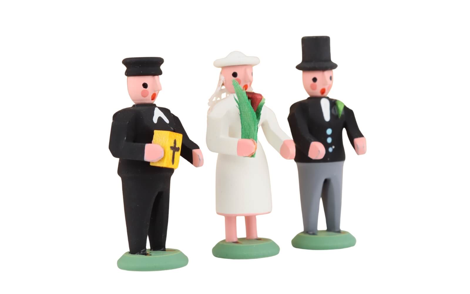 Miniature bride and groom with a priest, coloured, 4 cm / 1,6 inches, from SEIFFEN.COM